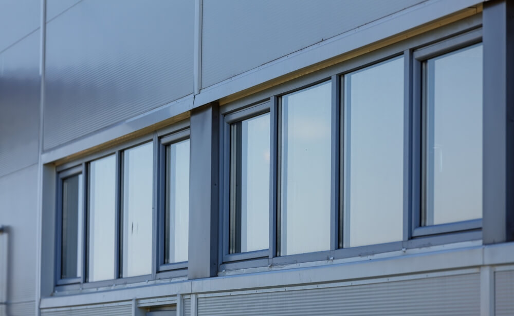 Tâmplărie aluminiu ferestre din aluminiu văzute din exterior