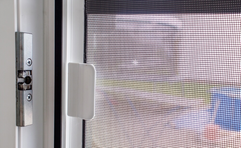 o plasa de insecte cu balamale